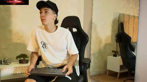 Snapshot of gian_rossii chatting on 06-12-26, 05:34 GIAN online show from 06-12-26, 05:34