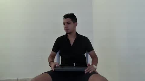 Snapshot of gianluca_silva chatting on 10-17-25, 06:43 Gianluca Silva online show from 10-17-25, 06:43