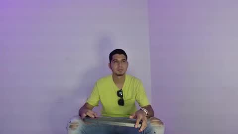 Snapshot of gianluca_silva chatting on 10-20-25, 01:17 Gianluca Silva online show from 10-20-25, 01:17