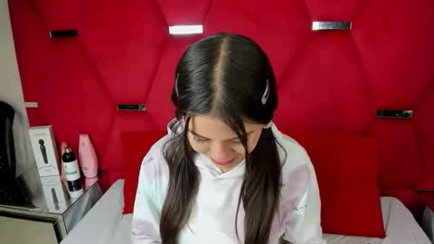 Snapshot of giannajohnson chatting on 12-15-25, 03:44 GiannaJohnson online show from 12-15-25, 03:44