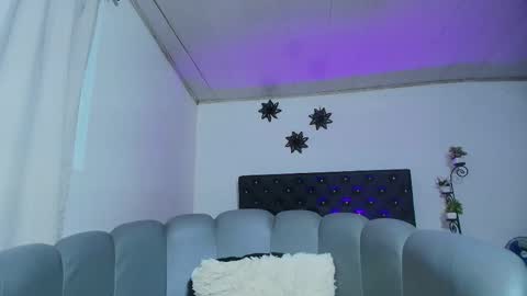 Snapshot of giannaroberts chatting on 11-28-25, 10:51 Giana Roberts online show from 11-28-25, 10:51