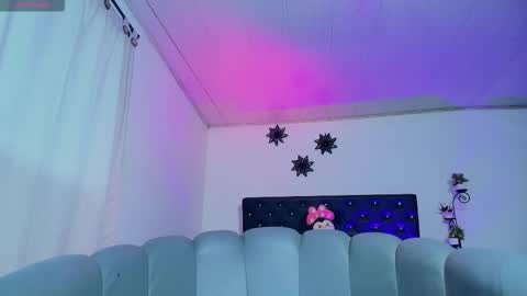 Snapshot of giannaroberts chatting on 11-30-25, 11:36 Giana Roberts online show from 11-30-25, 11:36