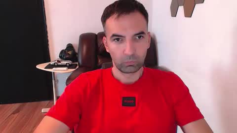 Snapshot of gianni_lion chatting on 10-12-25, 12:26 Gianni online show from 10-12-25, 12:26