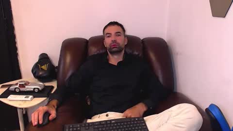 Snapshot of gianni_lion chatting on 10-19-25, 04:29 Gianni online show from 10-19-25, 04:29