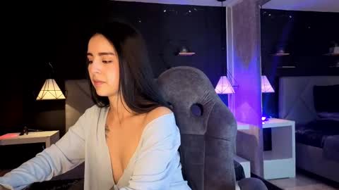 Gia online show from 11-22-25, 04:44