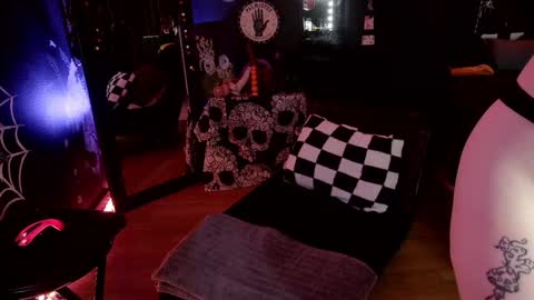 Snapshot of gigglemethis22 chatting on 12-29-24, 06:49 Giggles online show from 12-29-24, 06:49