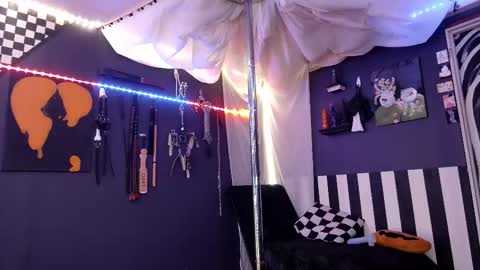 Giggles online show from 11-09-25, 06:06