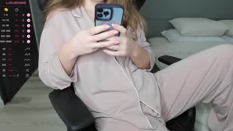 gigihadd online show from 01-20-25, 04:12