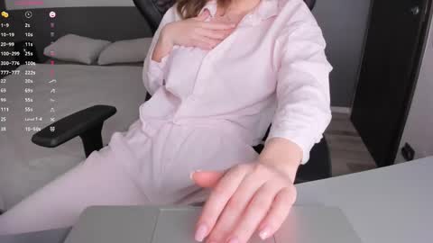 gigihadd online show from 04-25-26, 01:14