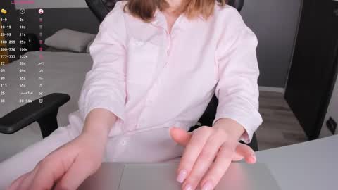 gigihadd online show from 04-25-26, 01:41