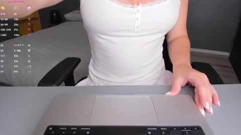 gigihadd online show from 06-24-26, 11:53