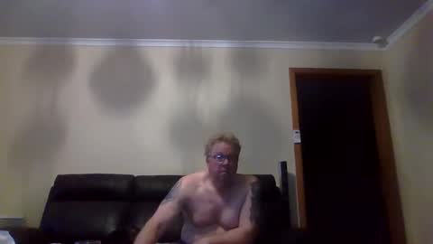 Snapshot of gimmmieoooo chatting on 10-16-25, 09:10 gimmmieoooo online show from 10-16-25, 09:10