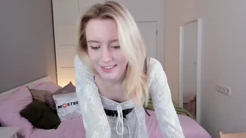 Snapshot of gin_yoon chatting on 12-04-24, 06:33 Gin online show from 12-04-24, 06:33