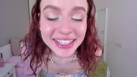 Snapshot of gin_yoon chatting on 01-09-25, 09:27 Gin online show from 01-09-25, 09:27