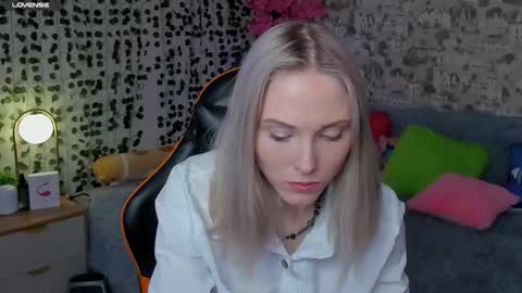 Gina online show from 05-26-26, 01:23