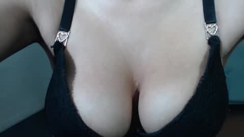 Snapshot of ginasailor chatting on 01-13-26, 01:44 ginasailor online show from 01-13-26, 01:44