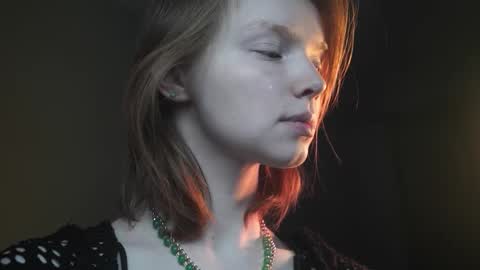 Snapshot of ginger_hugs chatting on 11-25-25, 10:10 im expecting 350 thumbs up on my altar online show from 11-25-25, 10:10