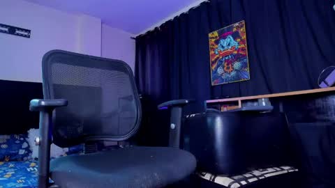 GIOMAR REYES online show from 04-25-26, 06:38