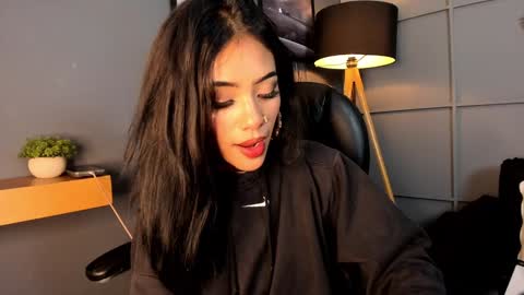 Snapshot of giovanna_oliveira chatting on 01-13-25, 08:26 Giovanna  online show from 01-13-25, 08:26