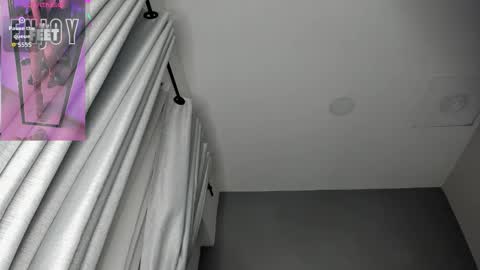 Snapshot of giovanna_oliveira chatting on 10-07-25, 05:48 Giovanna  online show from 10-07-25, 05:48