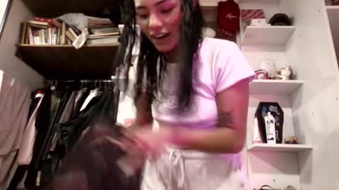 giovanna_oliveria online show from 12-18-25, 01:44