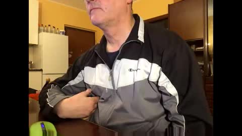 Snapshot of giovanni_1964 chatting on 12-31-24, 07:51 giovanni_1964 online show from 12-31-24, 07:51