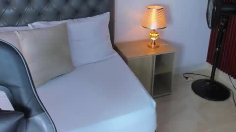 Snapshot of gipsela_gomez chatting on 02-16-25, 03:04 G I S E P L A online show from 02-16-25, 03:04