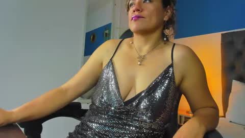 Snapshot of gipsela_gomez chatting on 02-16-25, 06:21 G I S E P L A online show from 02-16-25, 06:21
