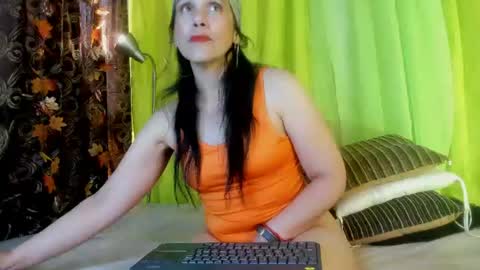 Girasol Walton online show from 07-14-26, 01:39
