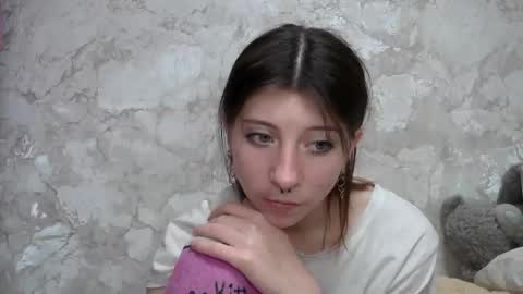 girl_cute007 online show from 04-17-26, 09:18