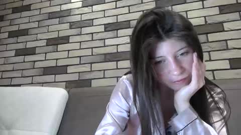 Snapshot of girl_cute007 chatting on 05-08-26, 07:08 girl_cute007 online show from 05-08-26, 07:08