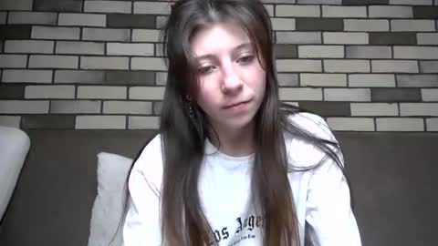 Snapshot of girl_cute007 chatting on 05-13-26, 06:05 girl_cute007 online show from 05-13-26, 06:05