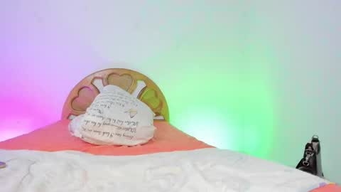 Snapshot of girl_hot08 chatting on 11-29-25, 01:08 Scarlett online show from 11-29-25, 01:08