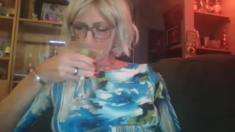 Snapshot of girlinrock chatting on 09-15-25, 12:54 Girlinrock online show from 09-15-25, 12:54