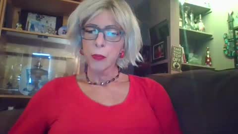 Snapshot of girlinrock chatting on 09-22-25, 12:56 Girlinrock online show from 09-22-25, 12:56