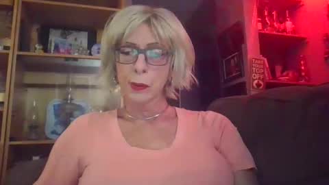 Snapshot of girlinrock chatting on 11-15-25, 01:58 Girlinrock online show from 11-15-25, 01:58