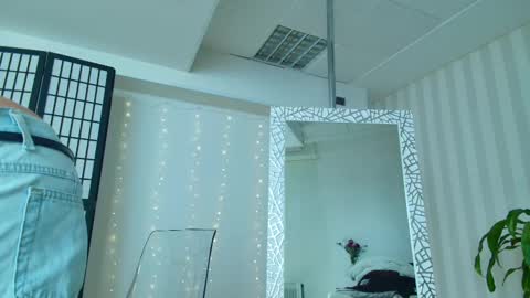 Hanna online show from 02-19-25, 01:28