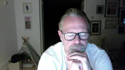 girlsandbikes online show from 04-24-26, 11:07