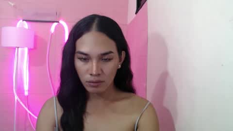 Snapshot of girlthatuneedxxx chatting on 01-08-25, 01:41 Rhaine online show from 01-08-25, 01:41