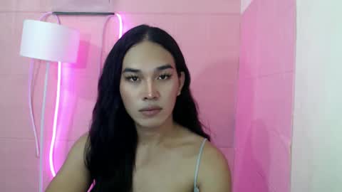 Snapshot of girlthatuneedxxx chatting on 02-11-25, 04:13 Rhaine online show from 02-11-25, 04:13
