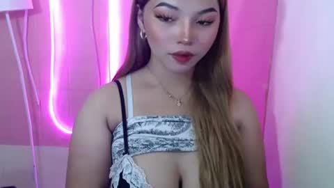 Snapshot of girlthatuneedxxx chatting on 03-06-25, 01:27 Rhaine online show from 03-06-25, 01:27