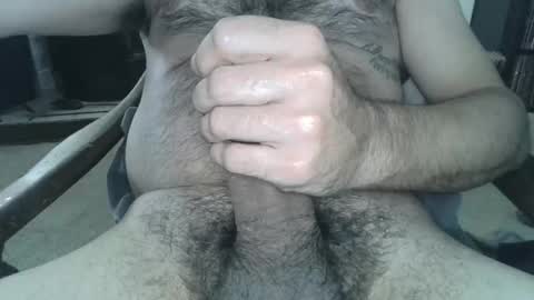 Snapshot of girthyhunguy chatting on 01-05-25, 04:06 girthyhunguy online show from 01-05-25, 04:06