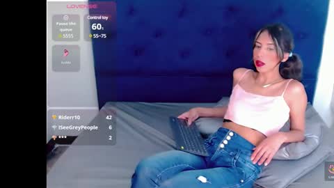 Snapshot of gisele_fox chatting on 01-08-25, 04:44 Gisel online show from 01-08-25, 04:44