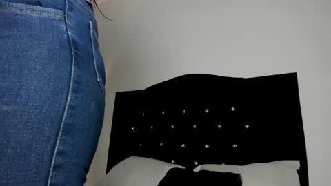 Gisell online show from 04-22-26, 01:23