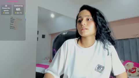 GISELLE ROLDAN online show from 11-15-25, 08:27