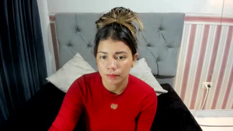 Snapshot of gissel_angel chatting on 12-18-24, 02:21 Gissel angel online show from 12-18-24, 02:21