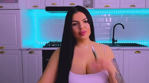 Giulia online show from 03-17-26, 10:02