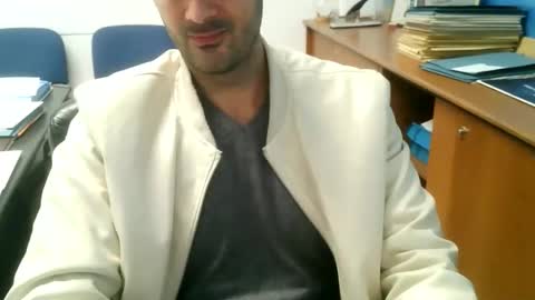 giuseppevai1 online show from 10-18-25, 09:21