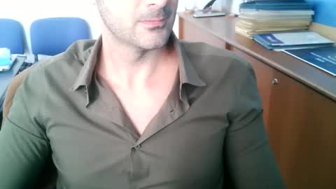 giuseppevai1 online show from 11-11-25, 10:04