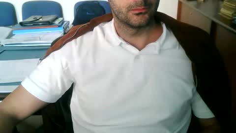 giuseppevai1 online show from 04-14-26, 08:42